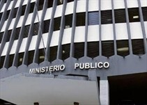 Noticia Radio Panamá | Un grupo de abogados interpusieron una denuncia penal contra el expresidente Varela