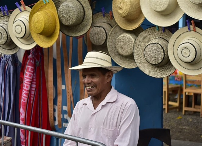 Noticia Radio Panamá | MICI continuará impulsando el desarrollo comercial de artesanos nacionales