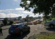 Noticia Radio Panamá | Taxistas cierran calles afectando la movilización de trabajadores