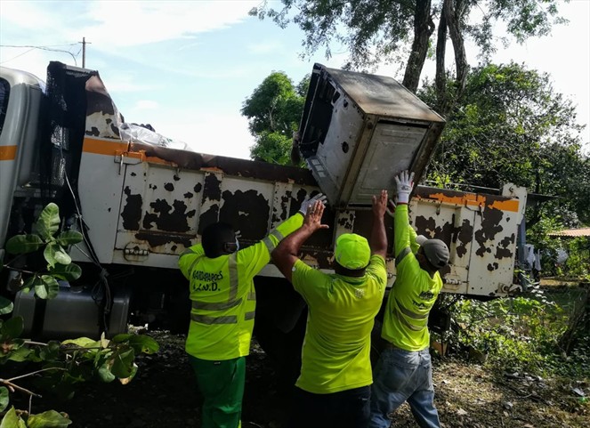 Noticia Radio Panamá | Autoridad de Aseo realiza jornada de recolección de enseres y desechos en Chepo