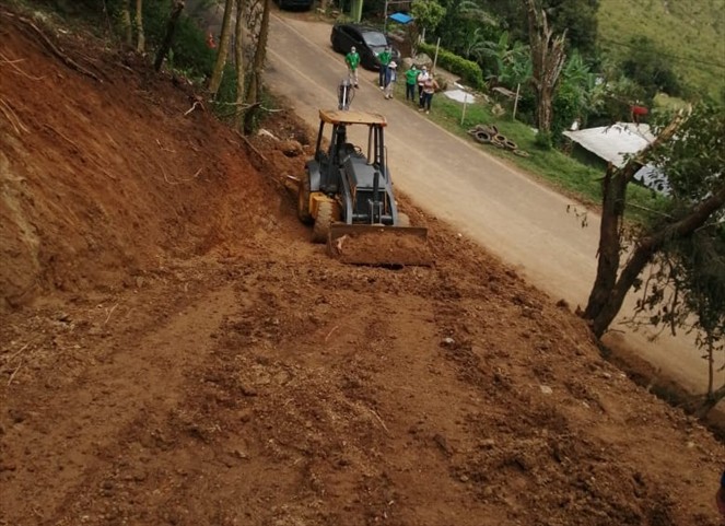 Noticia Radio Panamá | Se mantiene preocupación ante construcción de camino en medio del Parque Nacional de Altos Campana