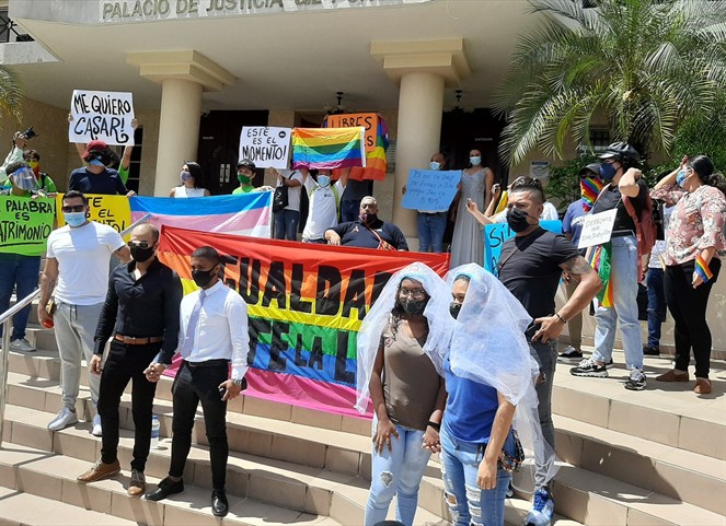 Noticia Radio Panamá | Organizaciones LGBT protestan para que la CSJ apruebe el matrimonio civil para parejas del mismo sexo