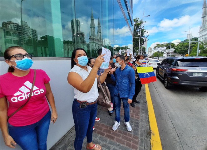 Noticia Radio Panamá | Ciudadanos venezolanos piden autorización de vuelo humanitario para regresar a su país