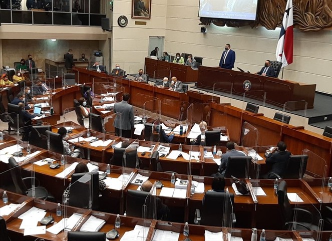 Noticia Radio Panamá | Diputados se enfrentan durante el debate del Presupuesto General de Estado