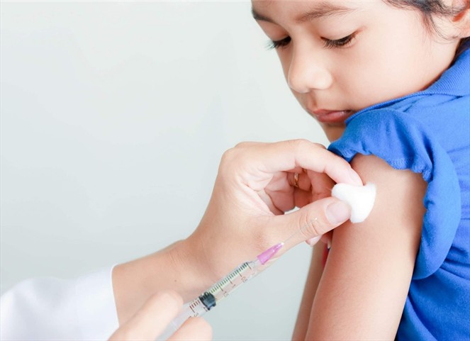 Insisten a padres de familia la importancia de vacunar a sus hijos