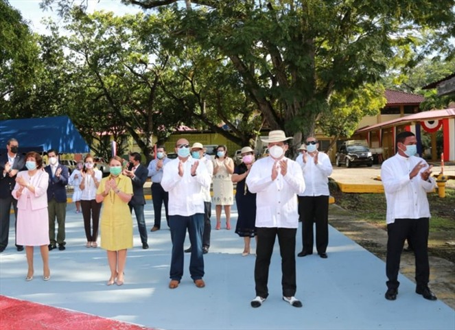 Noticia Radio Panamá | MEDUCA celebra el mes de la patria riendiendo homenaje a víctimas del COVID-19