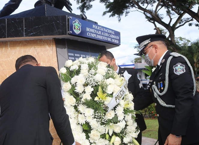 Noticia Radio Panamá | Fuerza Pública rinde homenaje a sus unidades fallecidas en cumplimiento del deber