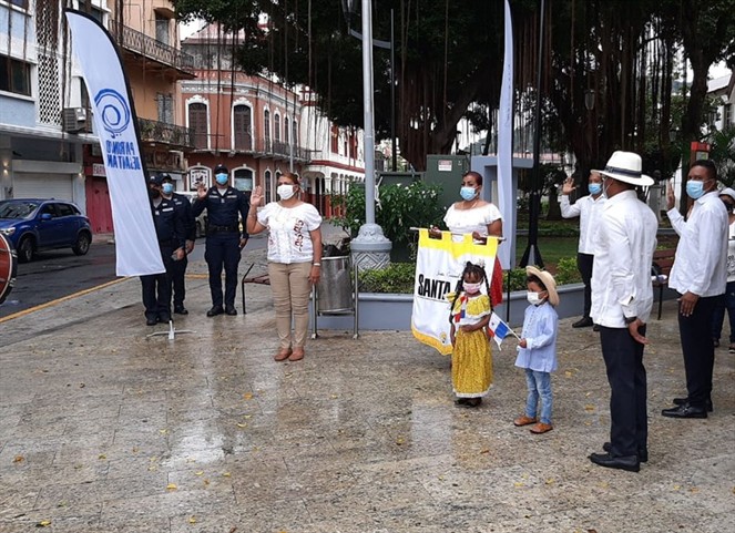Noticia Radio Panamá | Vecinos de Santa Ana participaron de acto conmemorativo al Día de los Símbolos Patrios