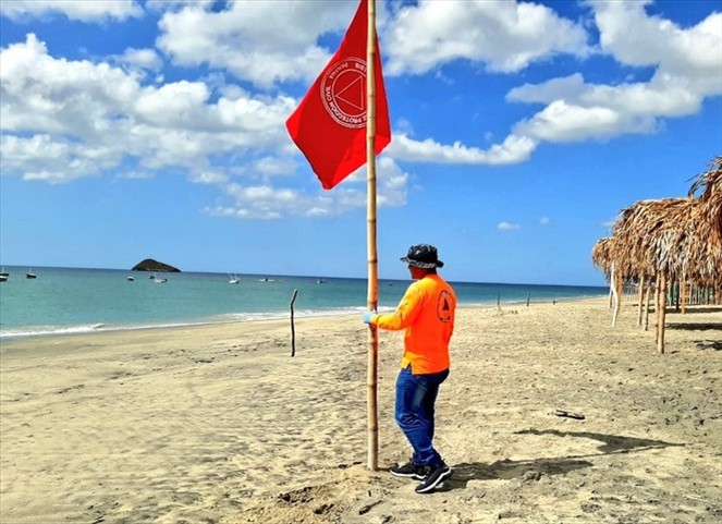 Noticia Radio Panamá | SINAPROC levanta bandera roja en playas y ríos del territorio nacional