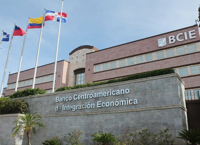 Noticia Radio Panamá | BCIE comparte proyectos y acciones que desarrollan en Panamá