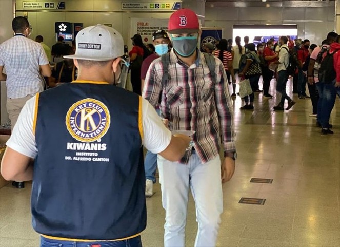 Noticia Radio Panamá | Se realizan jornadas para entrega de caretas faciales a usuarios de transporte público