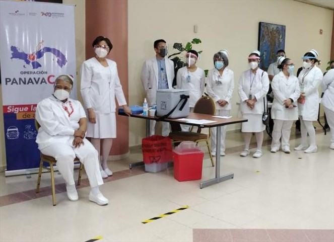 Noticia Radio Panamá | Inicia proceso de vacunación al personal de salud de los hoteles hospitales