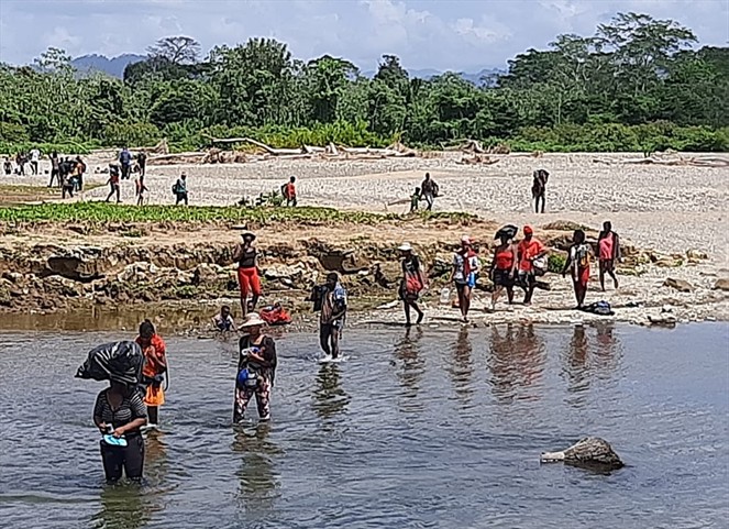 Noticia Radio Panamá | Cientos de migrantes irregulares siguen llegando a Panamá