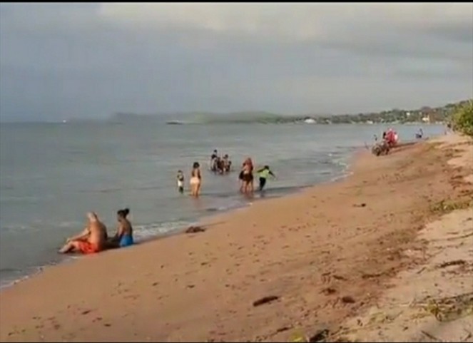 Noticia Radio Panamá | Bañistas aprovechan el día libre para ir a las playas