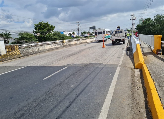 Noticia Radio Panamá | Puente sobre el río Juan Díaz se mantiene cerrado por mantenimiento hasta las 4.00 am del lunes 22 de febrero