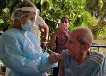 Noticia Radio Panamá | Continúan las jornadas de vacunación contra la COVID-19 en casas hogares