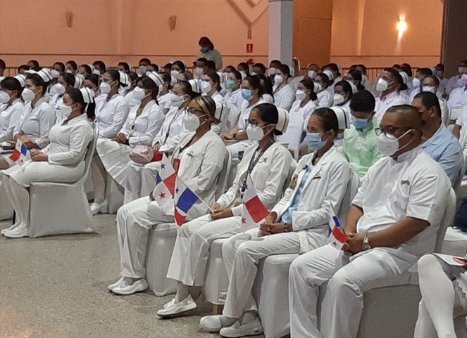 Noticia Radio Panamá | Cortizo se reúne con personal de Enfermería previo a la Fase 2 de vacunación