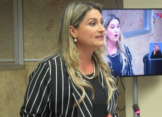Noticia Radio Panamá | Diputada suplente Raquel Athanasiadis querella al abogado Vallarino, por supuesta extorsión