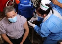 Noticia Radio Panamá | Región Metropolitana de Salud continúa con la aplicación de vacunas contra la Covid-19 en el circuito 8-8