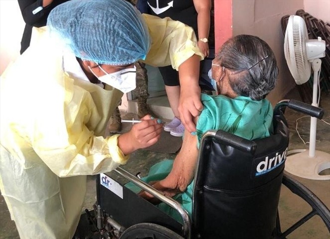 Noticia Radio Panamá | 1,500 personas fueron vacunadas en Taboga durante jornada de vacunación del Covid-19