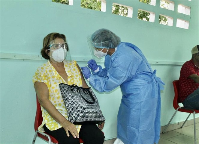 Noticia Radio Panamá | Inicia jornada de vacunación contra el COVID-19 en el circuito 8-5