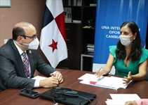 Noticia Radio Panamá | Defensor del Pueblo promete trabajar de la mano con la SENNIAF