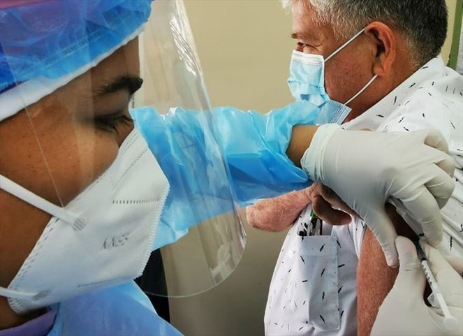 Noticia Radio Panamá | Vacunación para pacientes con cáncer continuará este lunes