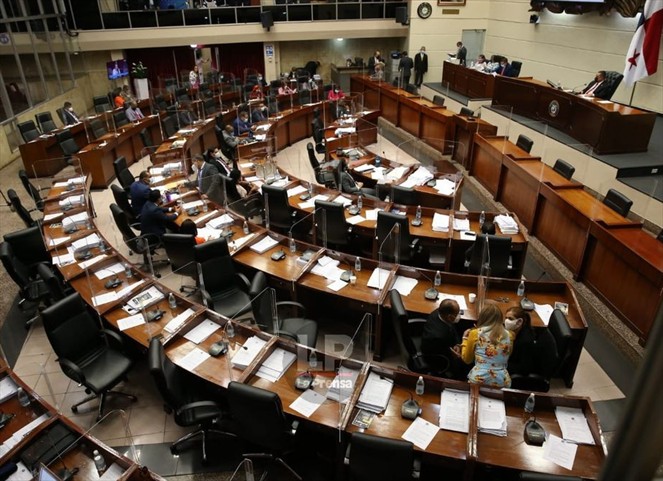 Noticia Radio Panamá | Asamblea Nacional mantiene consultas sobre la carrera de protocolo