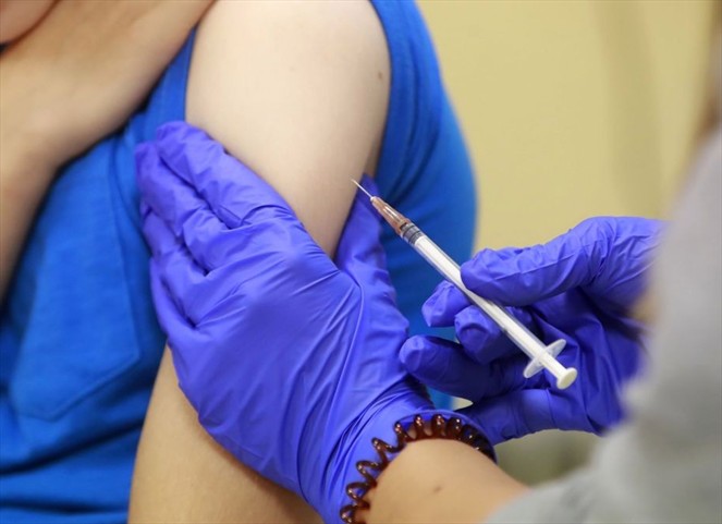 Noticia Radio Panamá | Autoridades evalúan posibilidad de iniciar vacunación contra la COVID-19 a menores de 16 años en zonas urbanas