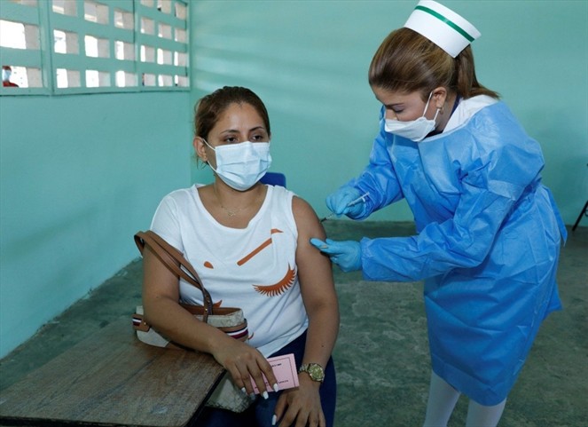 Noticia Radio Panamá | Continúa la inmunización con dosis de Astrazeneca en San Miguelito