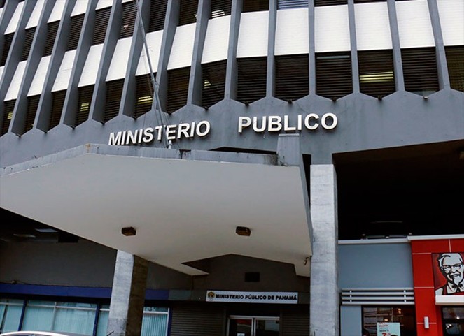 Noticia Radio Panamá | Abogado Alfredo Vallarino en representación de vacunados clandestinamente acude a la Fiscalía Anticorrupción