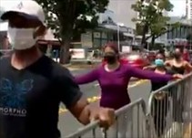 Noticia Radio Panamá | Teatristas se manifestaron frente al Ministerio de Cultura