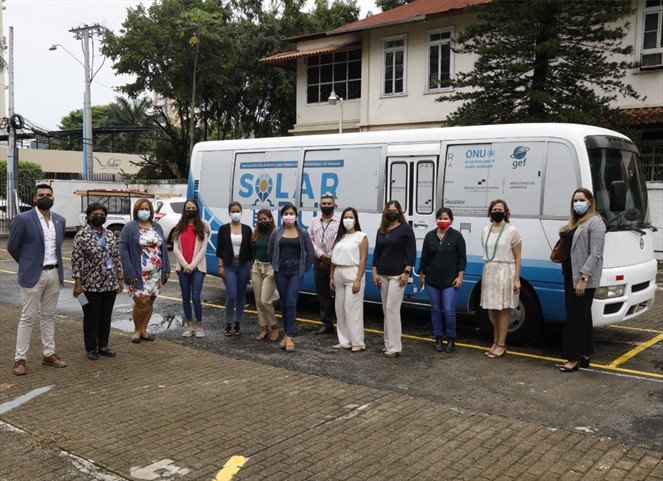 Noticia Radio Panamá | Mujeres administrarán proyectos de energía solar térmica en Panamá