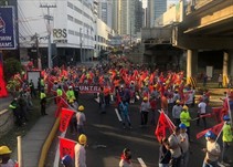 Noticia Radio Panamá | Organizaciones sindicales protestaron frente a la Asamblea Nacional a 2 años de gestión del Gobierno