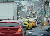 Noticia Radio Panamá | Grupo de transportistas independientes se reúnen con autoridades del MEF