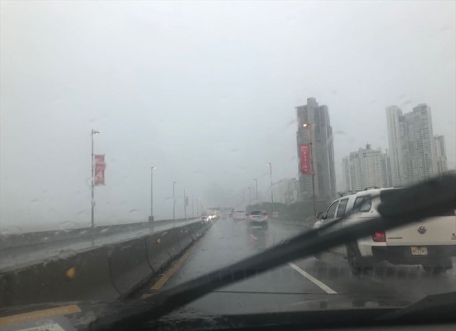 Noticia Radio Panamá | ETESA anuncia que se esperan lluvias hasta el martes por paso de la Onda Tropical #23