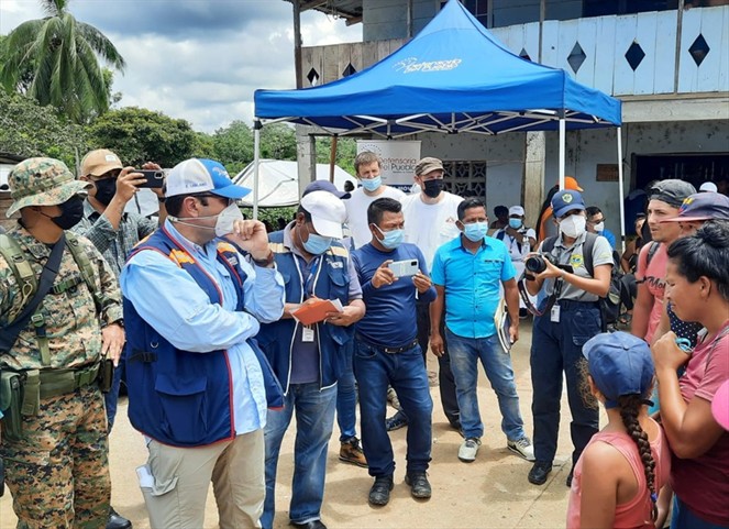 Noticia Radio Panamá | Entregan lista de necesidades al Defensor del Pueblo en Bajo Chiquito de Darién