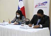 Noticia Radio Panamá | Aduanas y la AIG firman acuerdo para fomentar el uso de herramientas tecnológicas