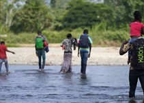 Noticia Radio Panamá | Municipio de Necoclí en Colombia recibe cerca de 1,200 migrantes diarios para cruzar a la selva del Darién
