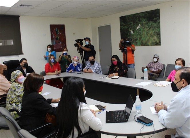 Noticia Radio Panamá | Autoridades de salud garantizan pago de sobresueldo a personal médico del Hospital San Miguel Arcángel