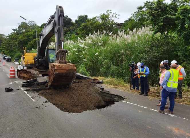 Noticia Radio Panamá | Anuncian inversión de carriles por trabajos realizados en Loma Cová