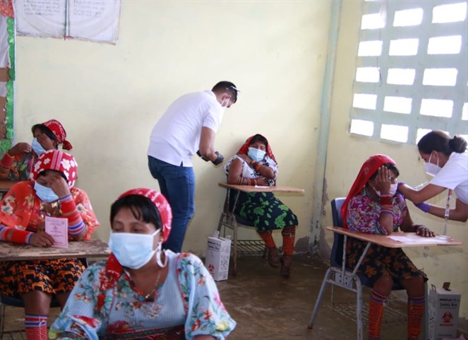 Noticia Radio Panamá | Cerca de 15 comunidades de la comarca Guna Yala se benefician del programa de vacunación contra la Covid-19