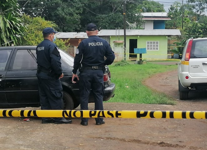 Noticia Radio Panamá | Un hombre macheteó a tres personas, acabando con la vida de una mujer