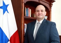 Noticia Radio Panamá | Magistrado Alfredo Juncá asiste al pleno de la Asamblea para respaldar a la Comisión de Reformas Electorales
