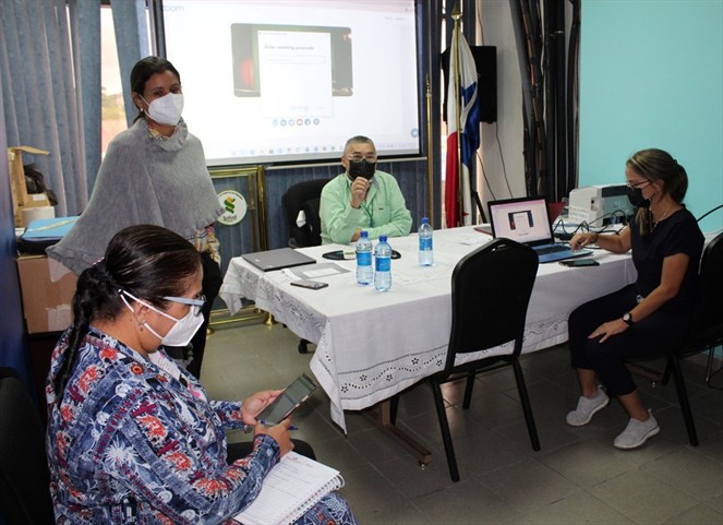 Noticia Radio Panamá | Coordinan estrategias en los centros de vacunación para tercera dosis en San Miguelito