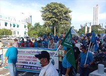 Noticia Radio Panamá | Diversos sectores de la Sociedad Civil marchan en contra de la aprobación de reformas electorales y la corrupción