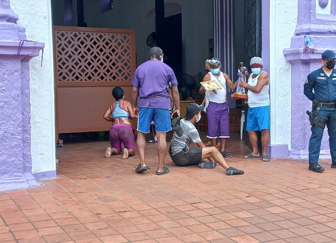 Noticia Radio Panamá | Devotos llegan a Colón para cumplir con el Cristo Negro de Portobelo