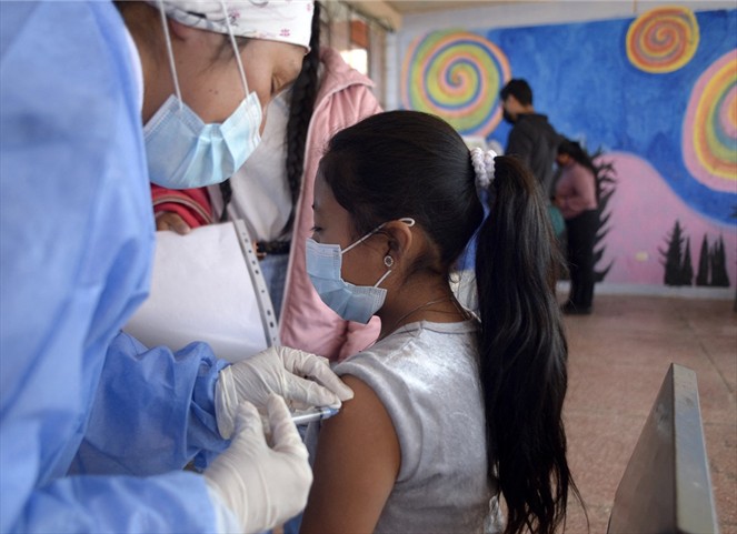 Noticia Radio Panamá | Pfizer asegura que su vacuna anticovid para niños supera el 90% de eficacia