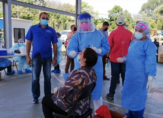 Noticia Radio Panamá | Continúan activados los puestos de hisopados en el distrito de San Miguelito