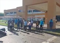 Noticia Radio Panamá | Precaristas de Tierra Prometida vandalizan las instalaciones del Hospital Nicolás Solano, hay detenidos